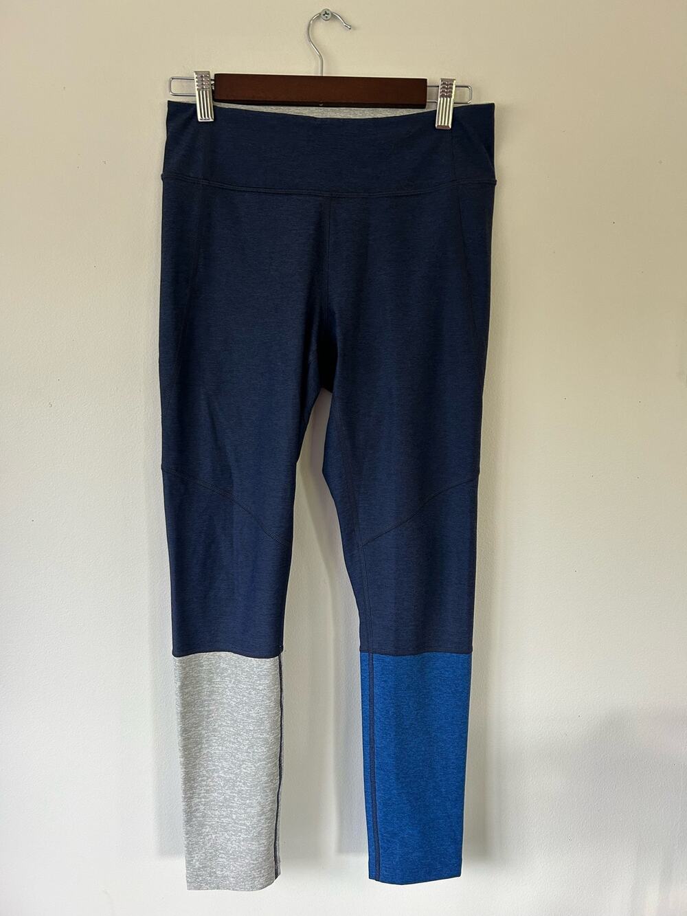 Outdoor Voices womens leggings blue size M colorblock ankle length